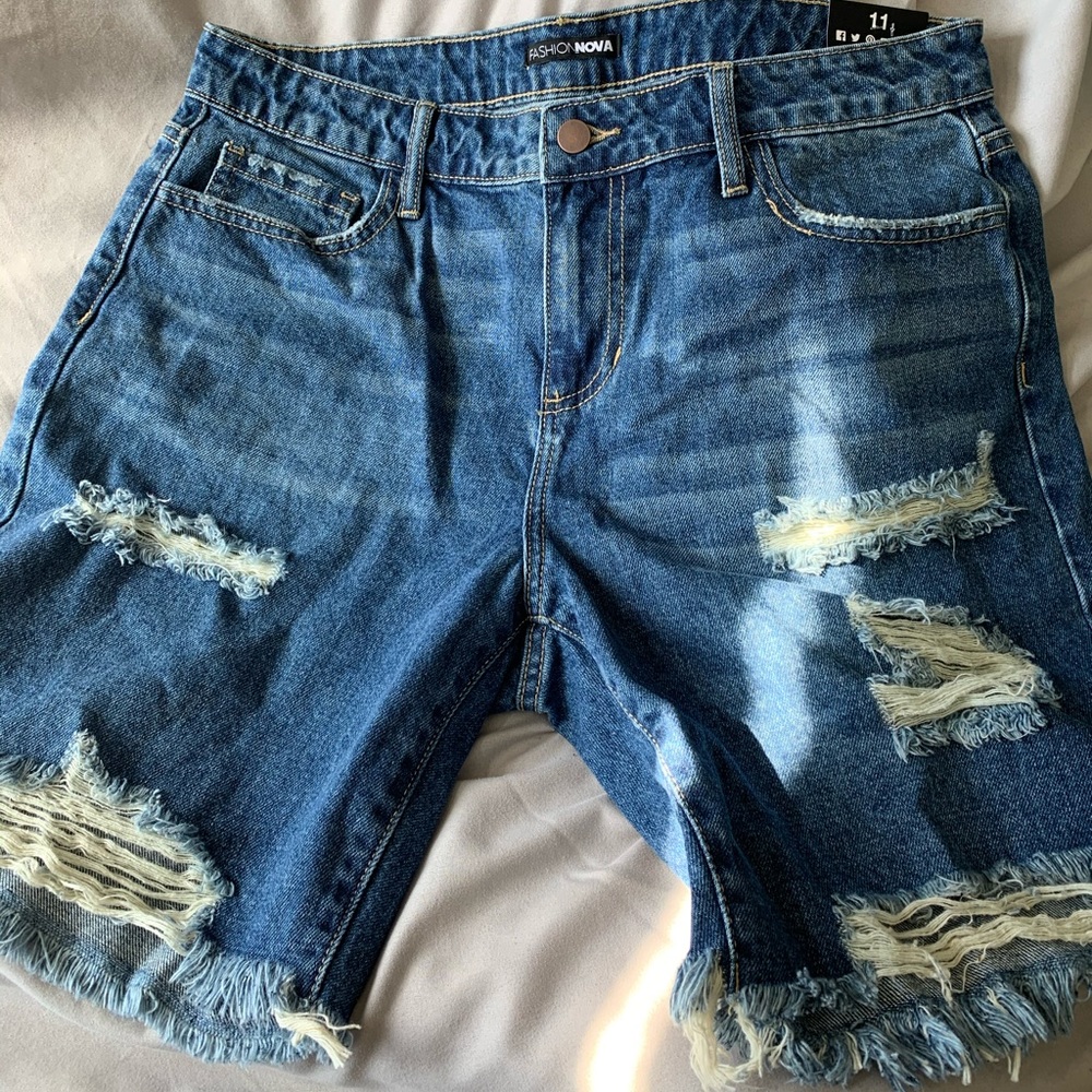 Distressed Bermuda shorts